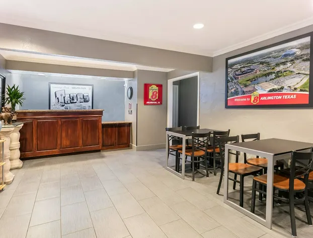 Super 8 by Wyndham Arlington Near AT&T Stadium hotel detail image 2