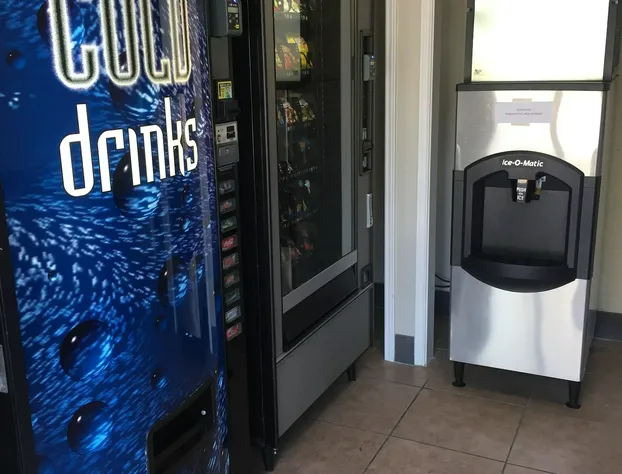 Super 8 by Wyndham Arlington Near AT&T Stadium hotel detail image 4