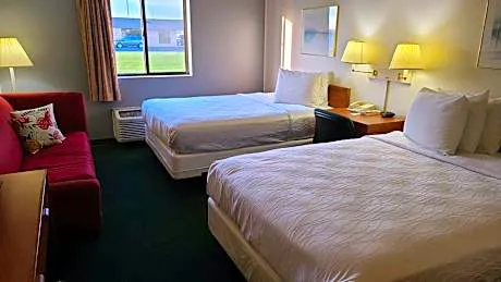 Carlyle Inn & Suites hotel hero