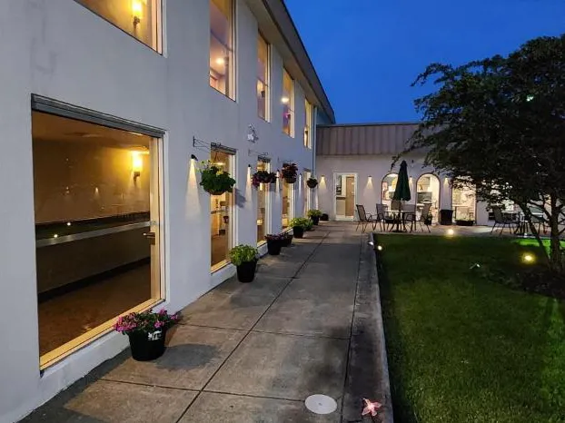 Super 8 by Wyndham Morton Grove/Chicago hotel detail image 3