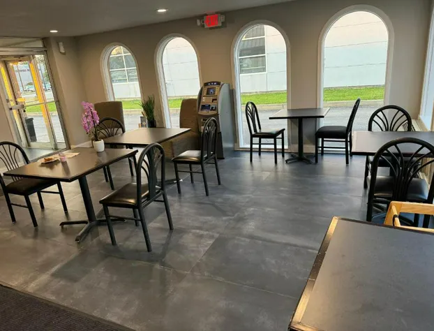 Super 8 by Wyndham Morton Grove/Chicago hotel detail image 4