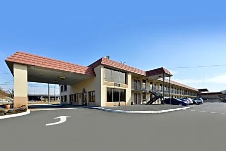 Americas Best Value Inn & Suites-Knoxville North hotel hero