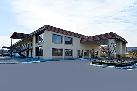 Americas Best Value Inn & Suites-Knoxville North hotel detail image 3