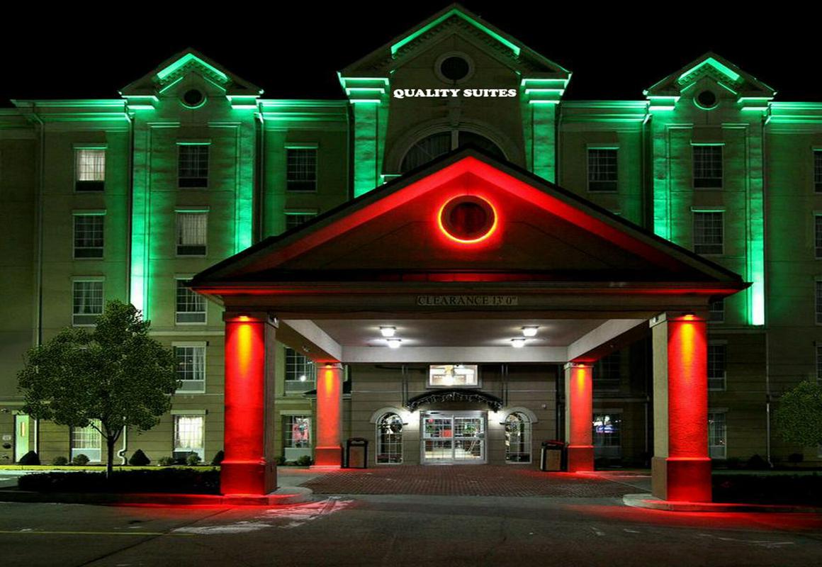 Quality Suites NYC Gateway hotel hero