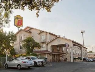 Super 8 by Wyndham San Antonio/Fiesta hotel detail image 1