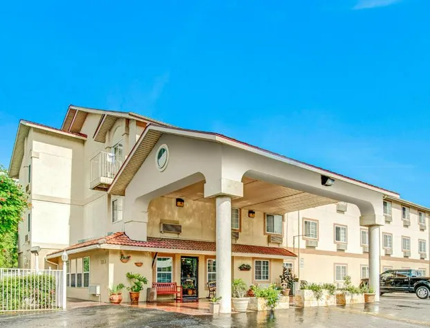 Super 8 by Wyndham San Antonio/Fiesta hotel detail image 2