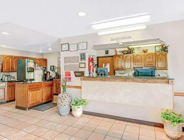 Super 8 by Wyndham San Antonio/Fiesta hotel detail image 4