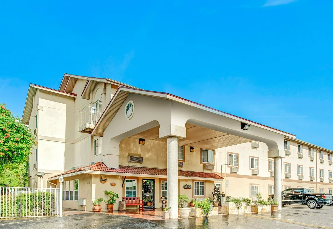 Super 8 by Wyndham San Antonio/Fiesta hotel hero