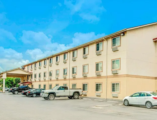 Super 8 by Wyndham San Antonio/Fiesta hotel detail image 1