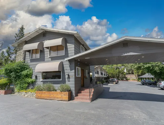 Mariposa Lodge hotel detail image 2