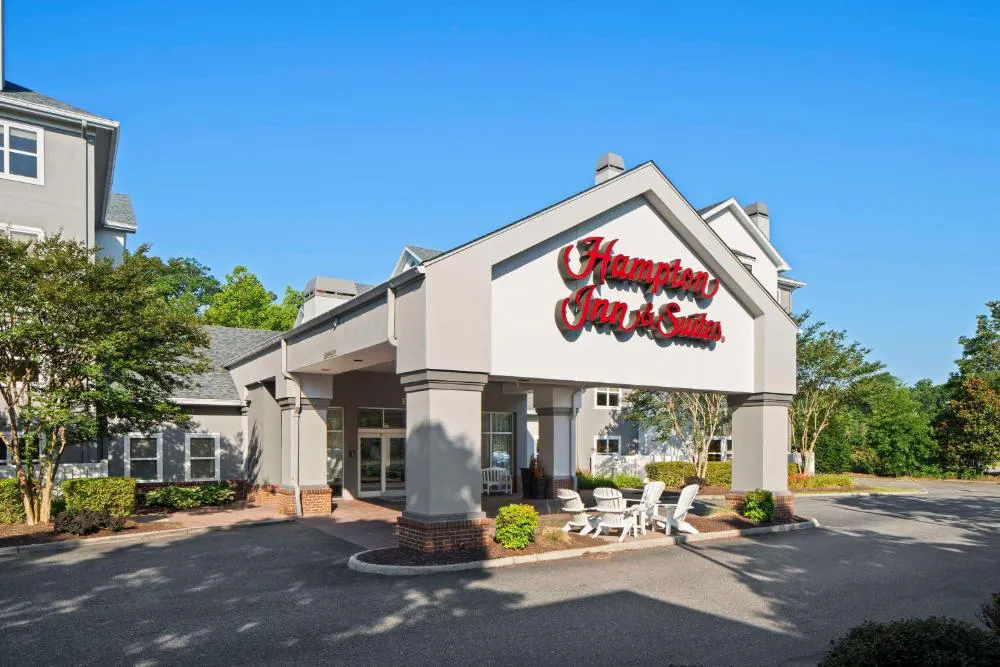 Hampton Inn & Suites Newport News (Oyster Point) hotel hero