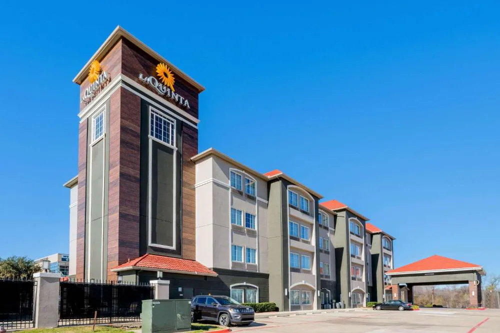 La Quinta Inn & Suites by Wyndham Fort Worth Arlington West hotel hero