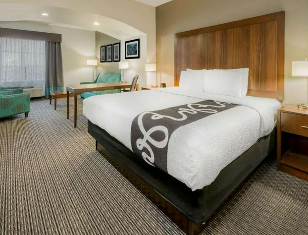 La Quinta Inn & Suites by Wyndham Fort Worth Arlington West hotel detail image 3