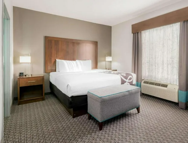 La Quinta Inn & Suites by Wyndham Fort Worth Arlington West hotel detail image 4