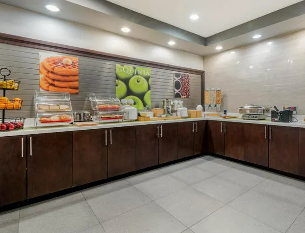 La Quinta Inn & Suites by Wyndham Fort Worth Arlington West hotel detail image 1