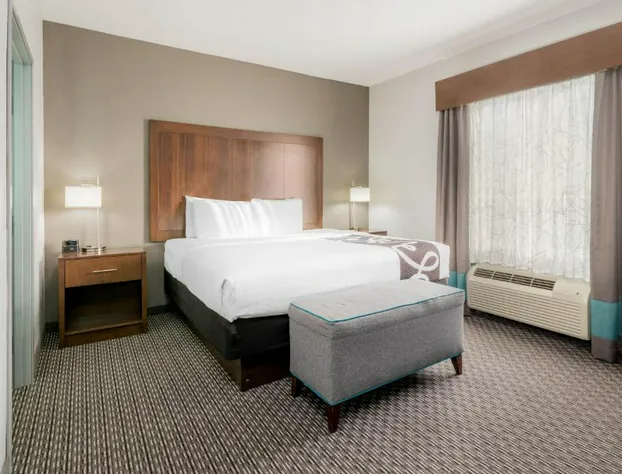 La Quinta Inn & Suites by Wyndham Fort Worth Arlington West hotel detail image 2