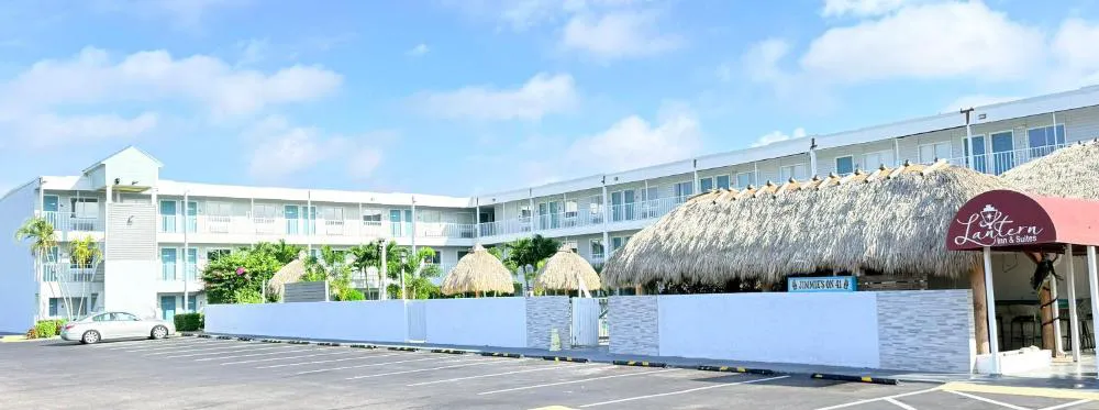 Lantern Inn & Suites hotel hero