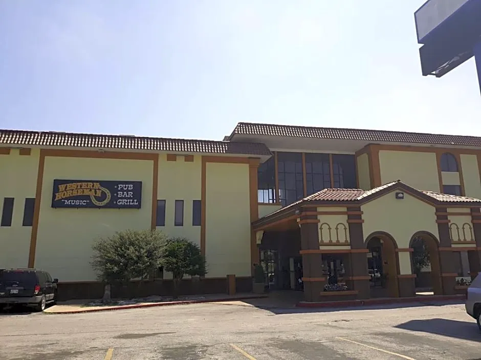 Tulsa I-44 Midtown hotel hero