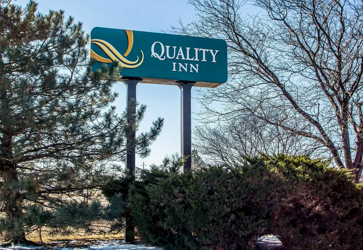 Quality Inn Elgin I-90 hotel hero