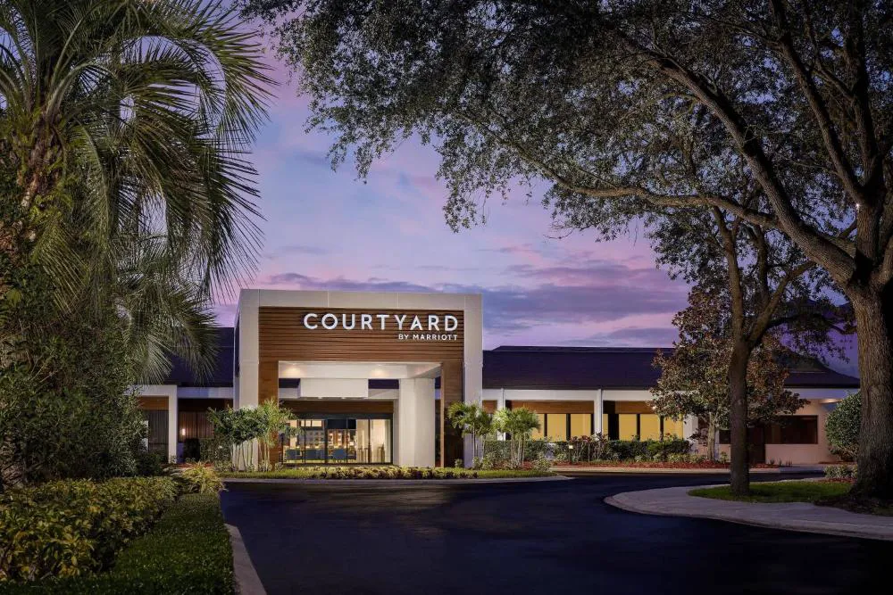 Courtyard by Marriott Lake Buena Vista at Vista Centre hotel hero