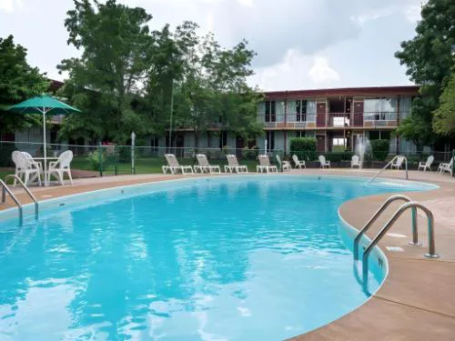 Red Lion Inn & Suites Branson hotel detail image 2