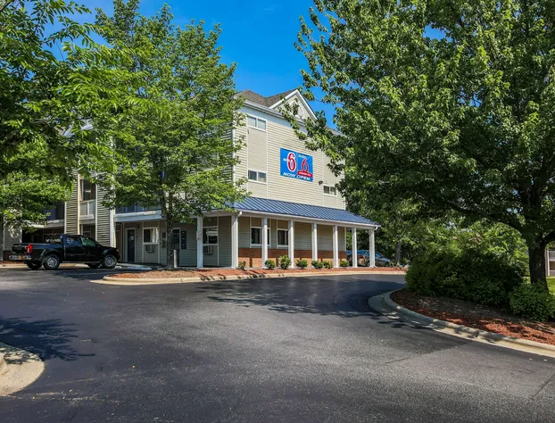 Studio 6 Greensboro, NC - I-40 hotel detail image 2