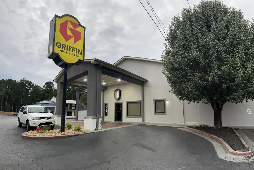 Griffin Inn and Suites hotel hero