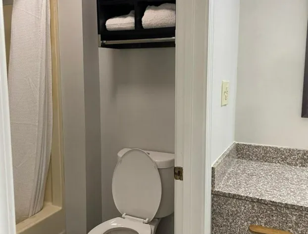 Griffin Inn and Suites hotel detail image 4