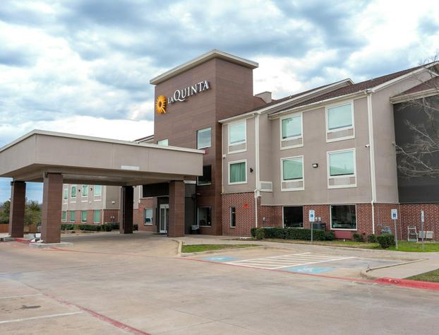 La Quinta Inn & Suites by Wyndham Dallas Mesquite hotel detail image 1