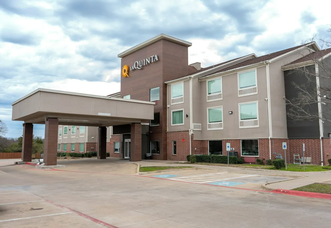 La Quinta Inn & Suites by Wyndham Dallas Mesquite hotel hero