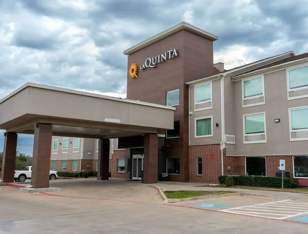 La Quinta Inn & Suites by Wyndham Dallas Mesquite hotel detail image 1