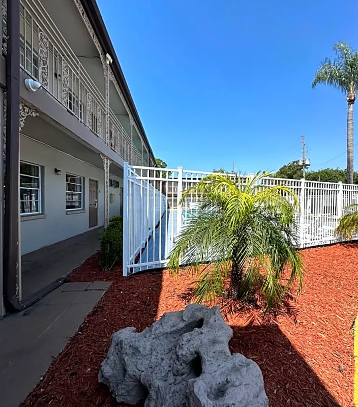 Budget Inn St Petersburg hotel hero