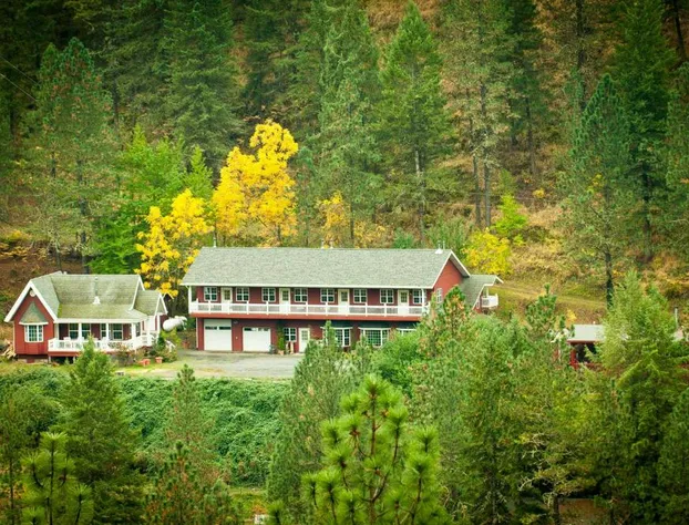 Hearthstone Elegant Lodge by the River hotel detail image 1