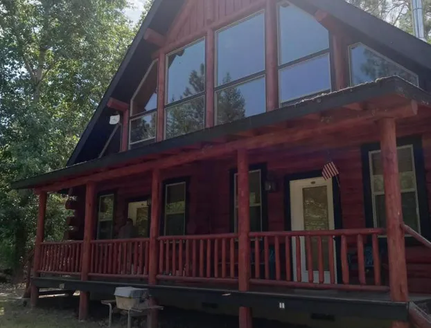 Hearthstone Elegant Lodge by the River hotel detail image 2