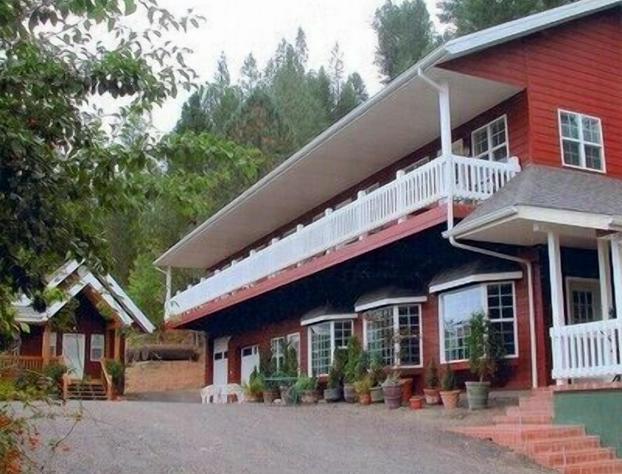 Hearthstone Elegant Lodge by the River hotel detail image 2