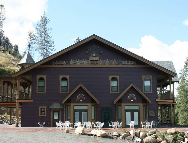 Hearthstone Elegant Lodge by the River hotel detail image 4