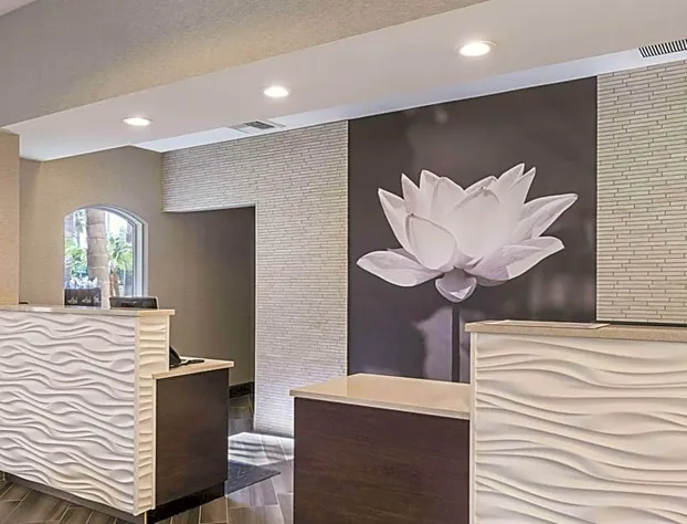 La Quinta Inn & Suites by Wyndham Ontario Airport hotel detail image 4