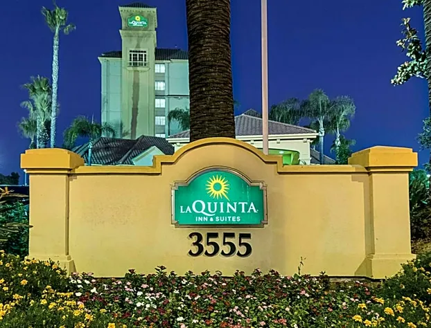 La Quinta Inn & Suites by Wyndham Ontario Airport hotel detail image 1