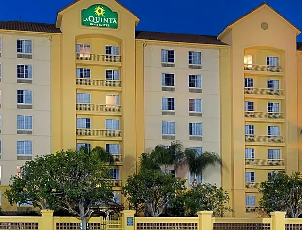 La Quinta Inn & Suites by Wyndham Ontario Airport hotel detail image 2