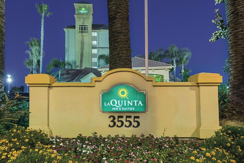 La Quinta Inn & Suites by Wyndham Ontario Airport hotel hero