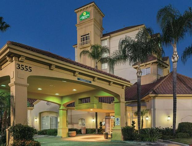 La Quinta Inn & Suites by Wyndham Ontario Airport hotel detail image 1
