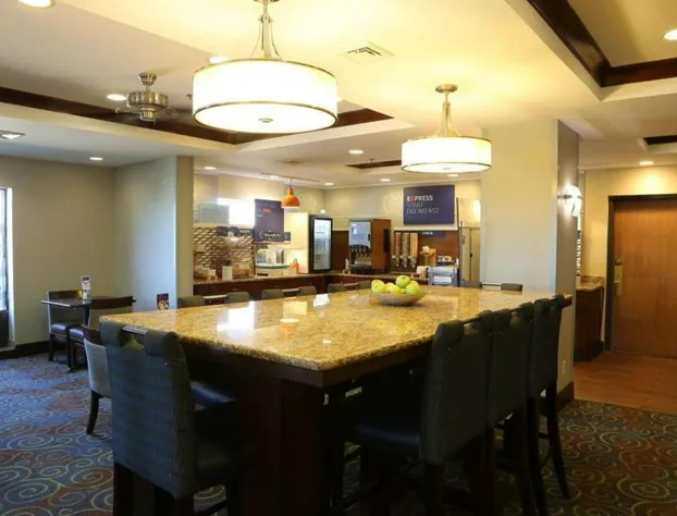 Holiday Inn Express Hotel & Suites Cleveland by IHG hotel detail image 4