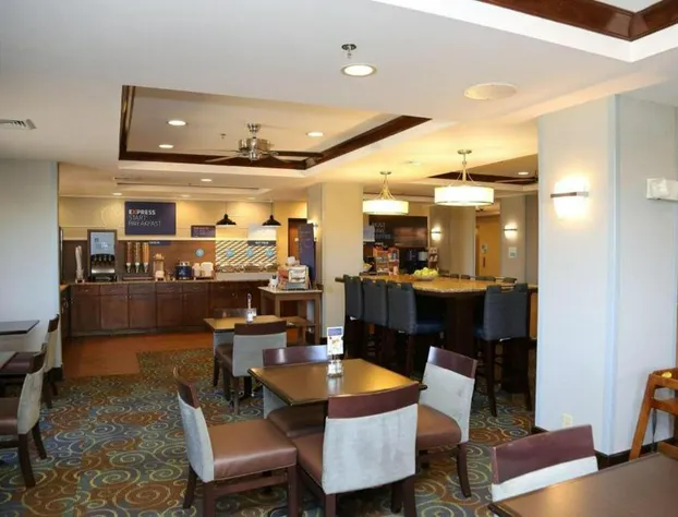 Holiday Inn Express Hotel & Suites Cleveland by IHG hotel detail image 3