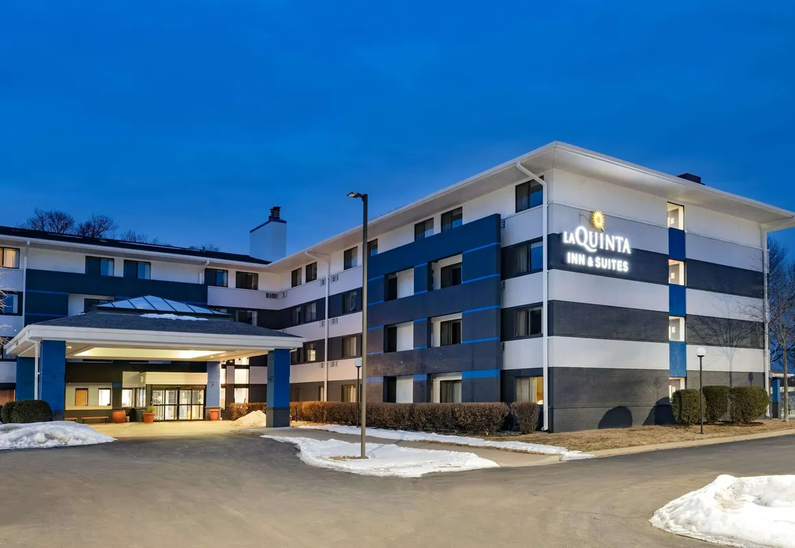 La Quinta Inn & Suites by Wyndham Minneapolis-Minnetonka hotel hero