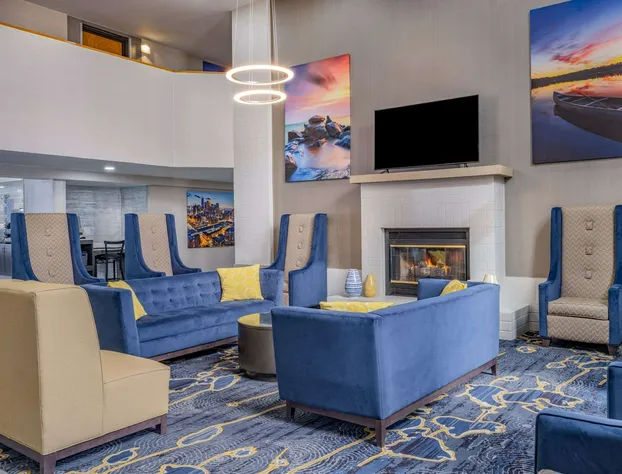 La Quinta Inn & Suites by Wyndham Minneapolis-Minnetonka hotel detail image 2