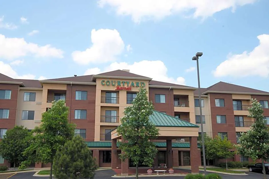 Courtyard by Marriott Chicago Bloomingdale hotel hero