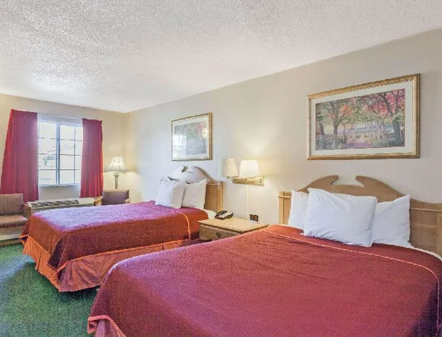 Howard Johnson by Wyndham Bakersfield hotel detail image 3