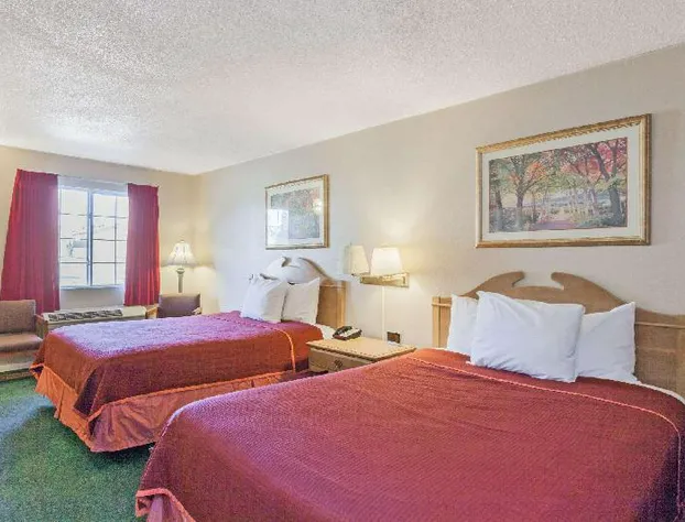 Howard Johnson by Wyndham Bakersfield hotel detail image 4