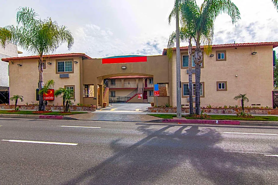 Econo Lodge Long Beach I-405 hotel hero
