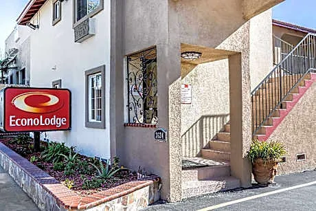 Econo Lodge Long Beach I-405 hotel detail image 2